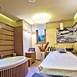 Aparthotel & Czarny Gron