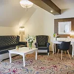 Aparthotel & Czarny Gron 4*